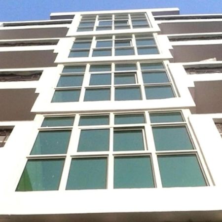Charanpahari Hotel Új-Delhi Kültér fotó