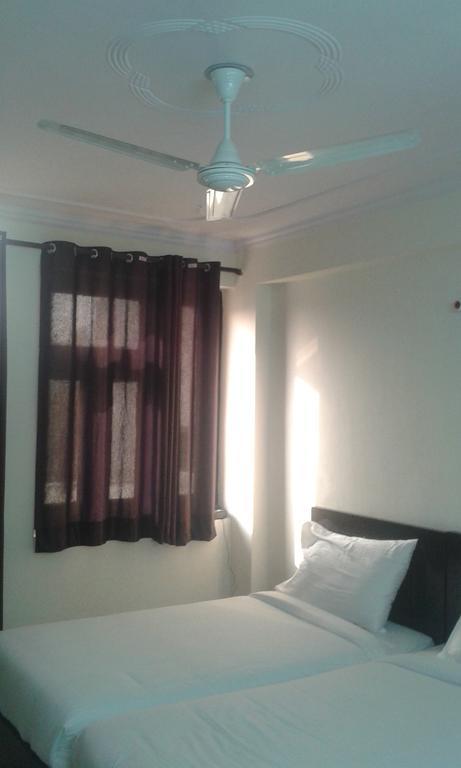 Charanpahari Hotel Új-Delhi Kültér fotó