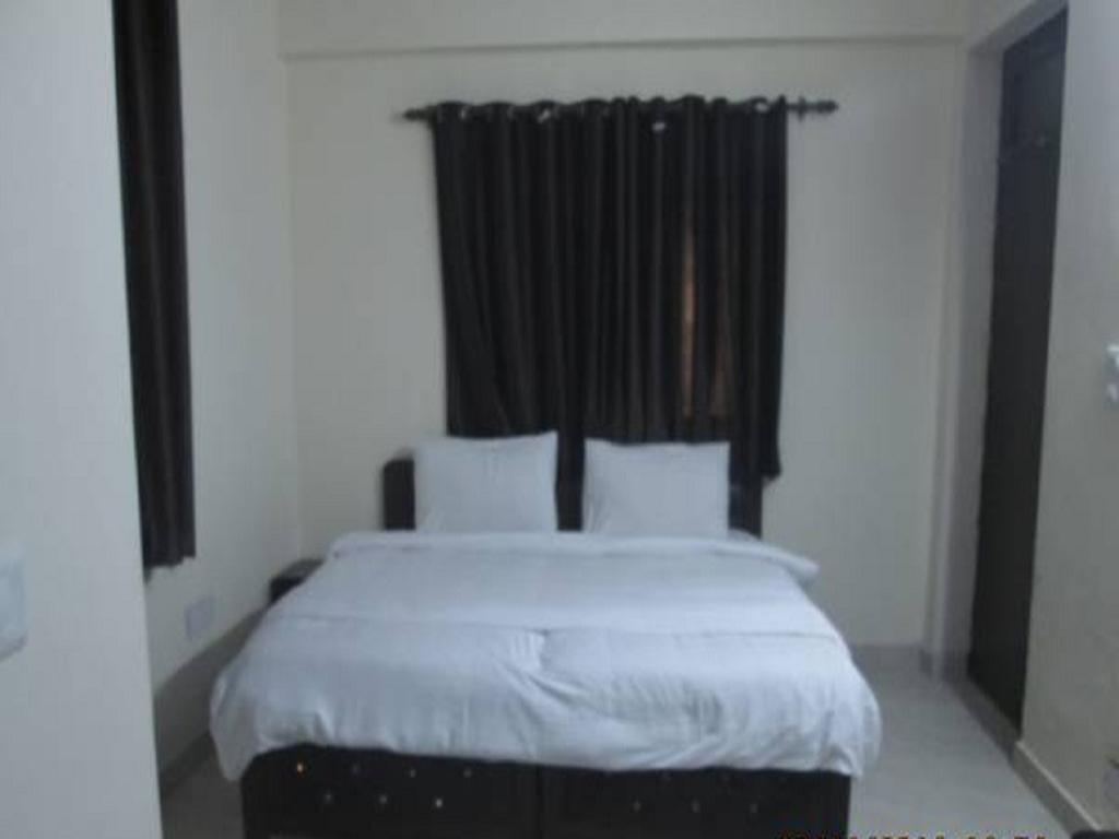 Charanpahari Hotel Új-Delhi Szoba fotó