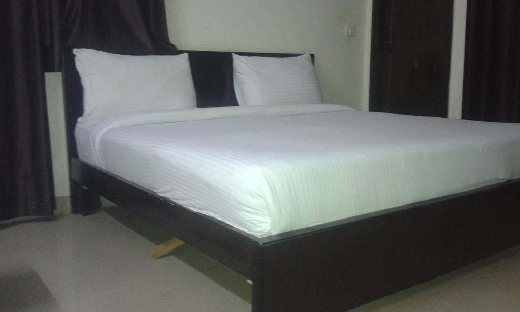 Charanpahari Hotel Új-Delhi Szoba fotó