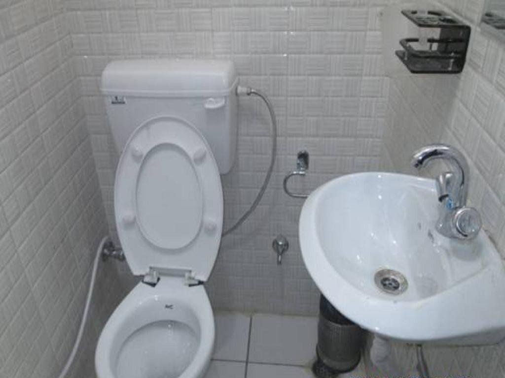 Charanpahari Hotel Új-Delhi Szoba fotó