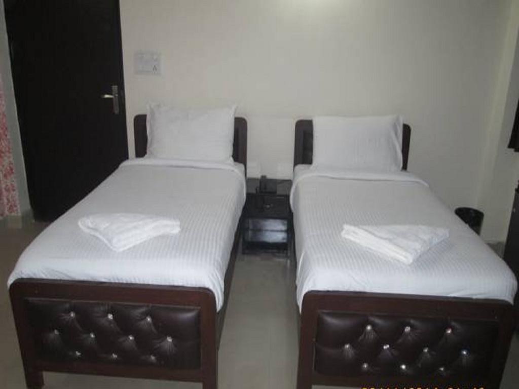 Charanpahari Hotel Új-Delhi Kültér fotó