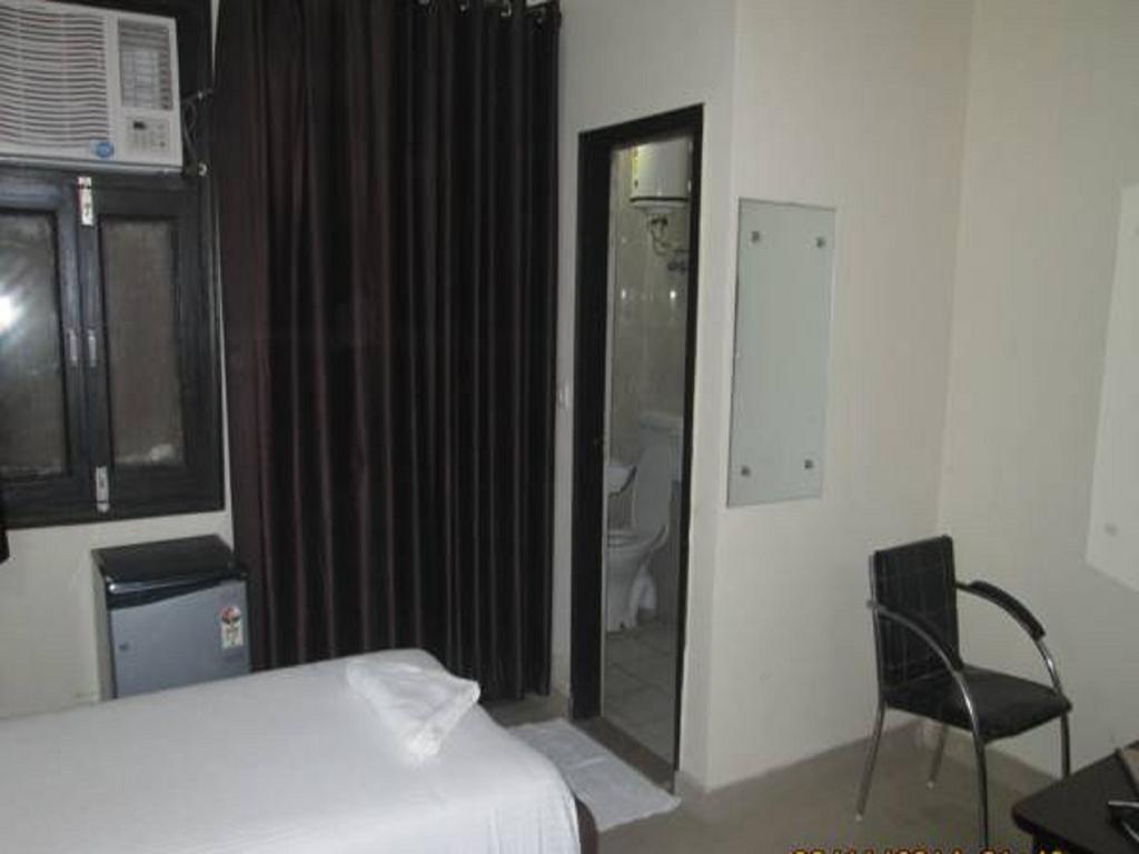 Charanpahari Hotel Új-Delhi Kültér fotó