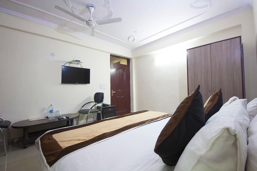 Charanpahari Hotel Új-Delhi Kültér fotó