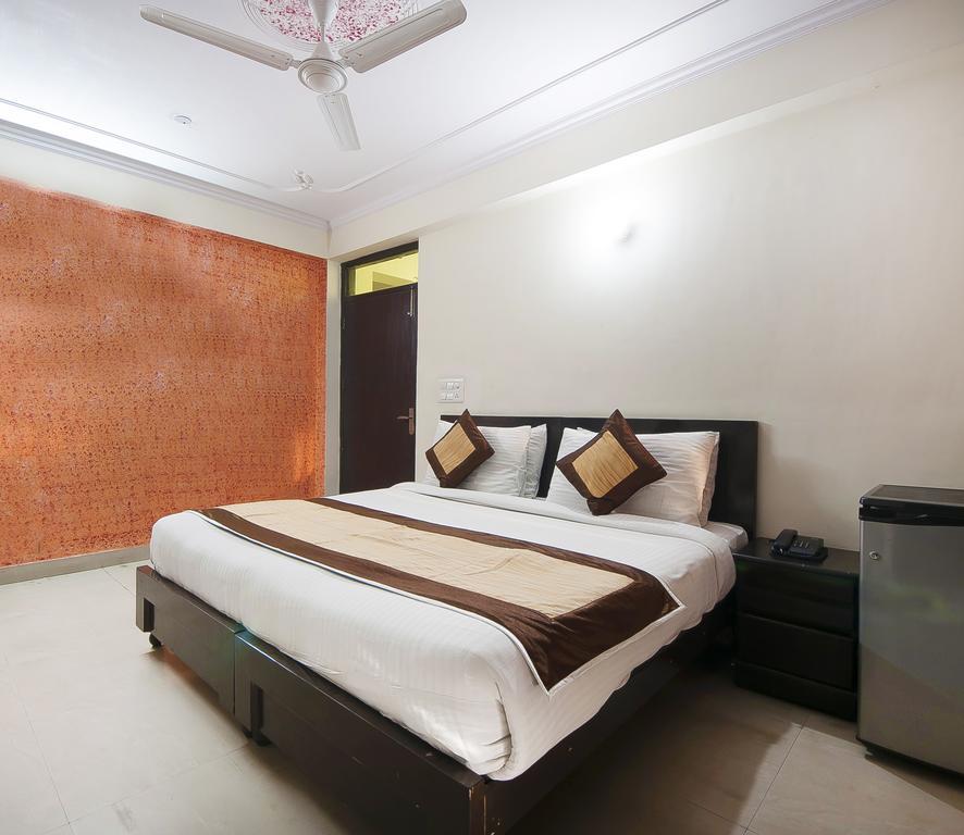 Charanpahari Hotel Új-Delhi Kültér fotó