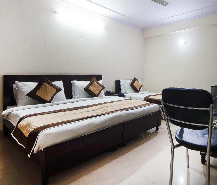 Charanpahari Hotel Új-Delhi Kültér fotó