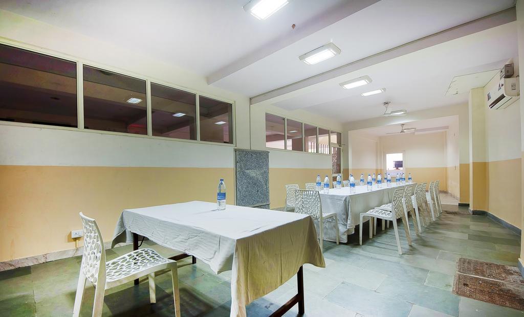 Charanpahari Hotel Új-Delhi Kültér fotó