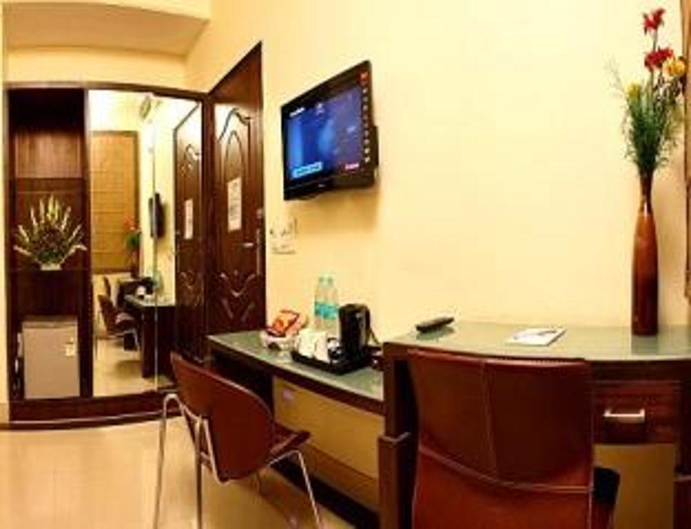Charanpahari Hotel Új-Delhi Kültér fotó
