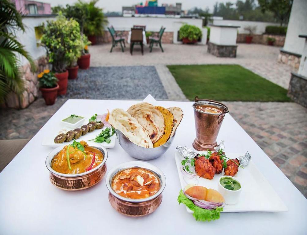 Charanpahari Hotel Új-Delhi Kültér fotó