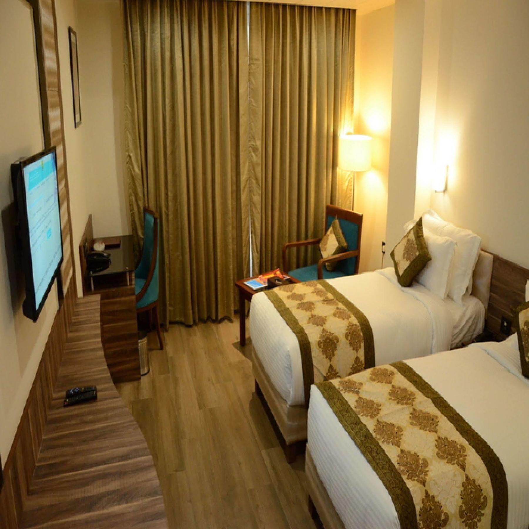 Charanpahari Hotel Új-Delhi Kültér fotó