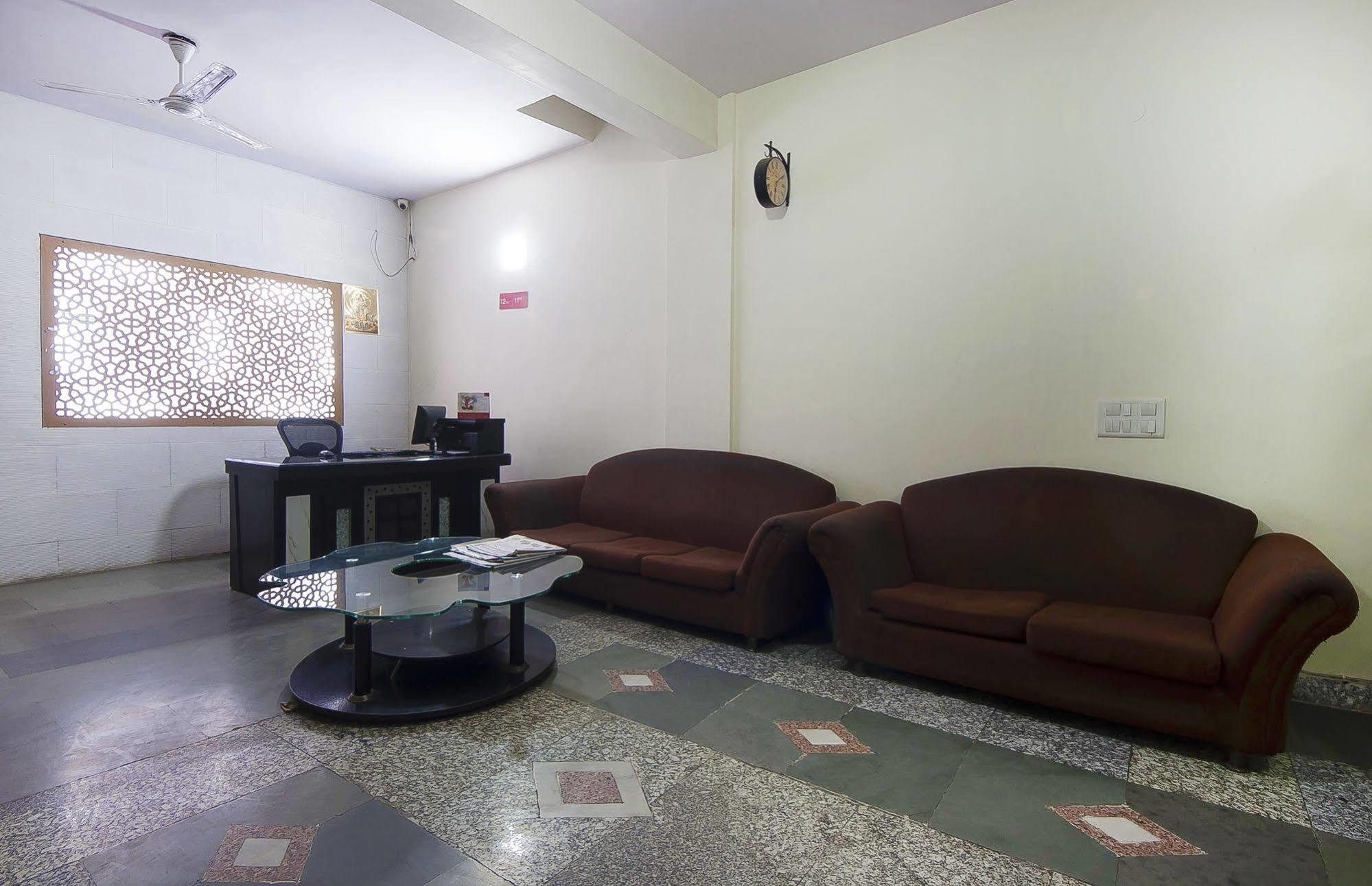 Charanpahari Hotel Új-Delhi Kültér fotó