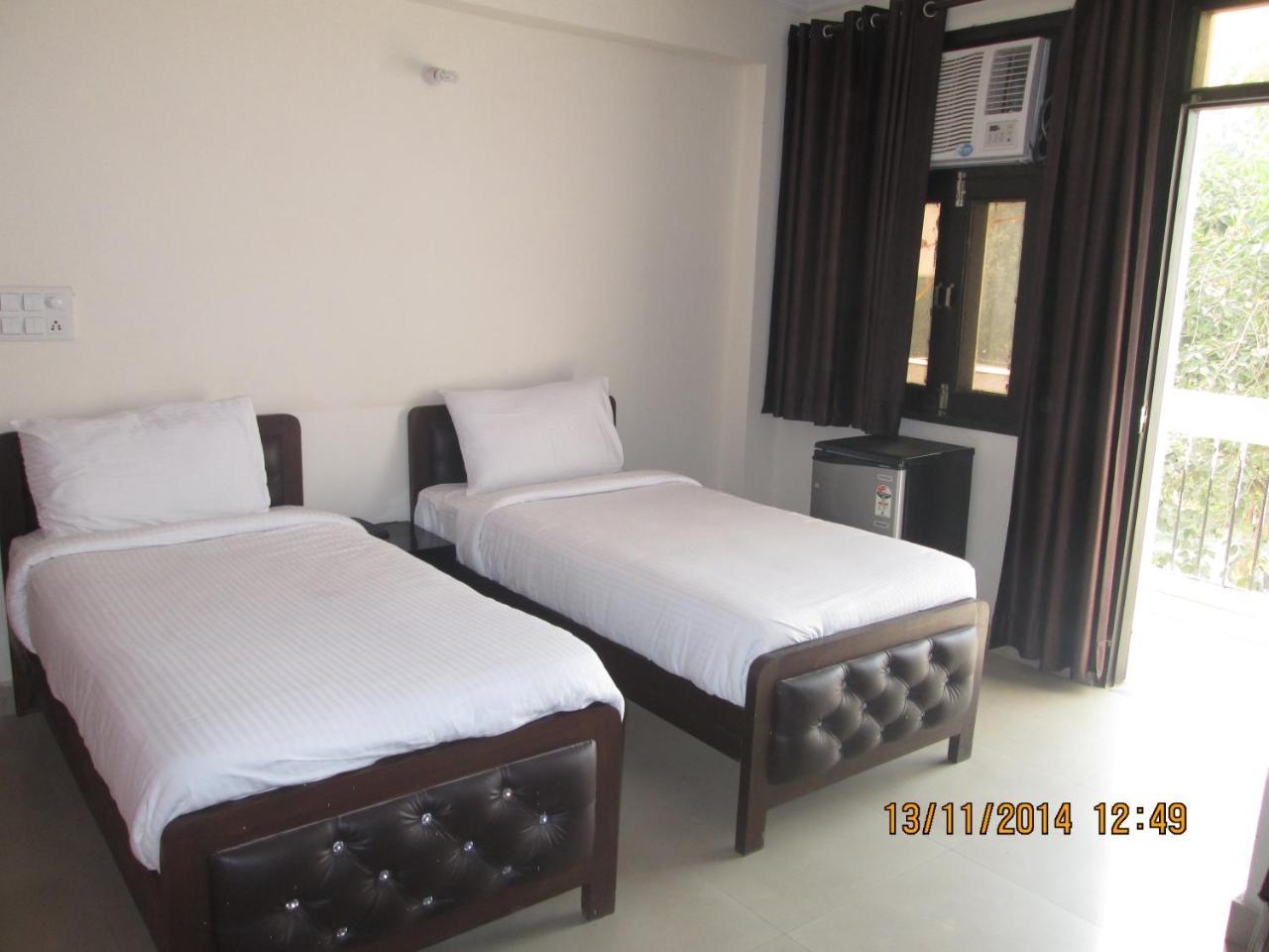 Charanpahari Hotel Új-Delhi Kültér fotó