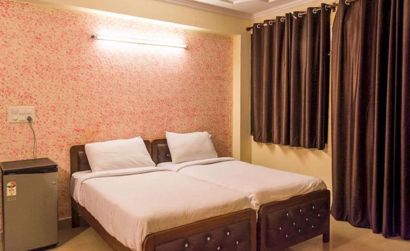 Charanpahari Hotel Új-Delhi Kültér fotó