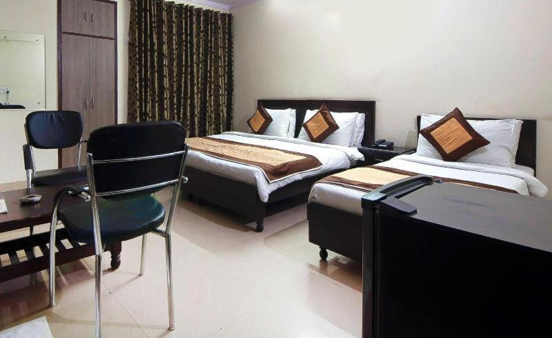 Charanpahari Hotel Új-Delhi Kültér fotó