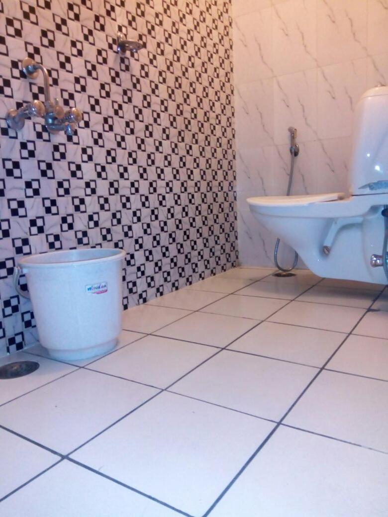 Charanpahari Hotel Új-Delhi Kültér fotó